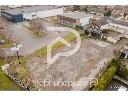 local autos 2 000 m²