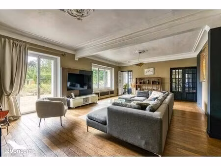 maison 10 pièces 265 m²