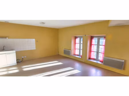 bourg-argental - appartement t3 58m² - location non meublee