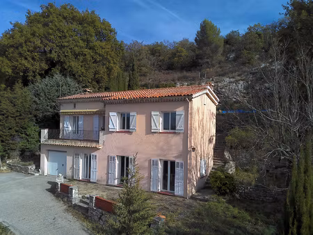 maison familiale au calme à pied du village !