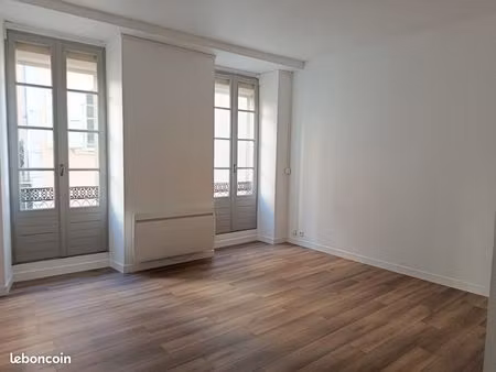 studio 1 pièce 27 m²