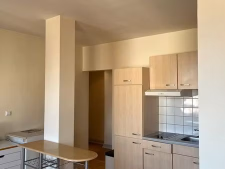 jolie studio meublé