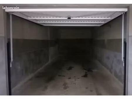 garage / parking box fermé - 22 m² - port du rhin