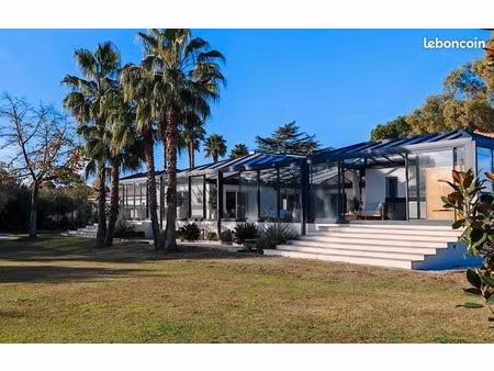 villa contemporaine 280m2 avec patio sous verrière d'architecte de 250m2 supplémentaire