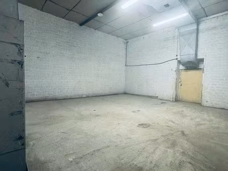 à louer – local de stockage 100 m²