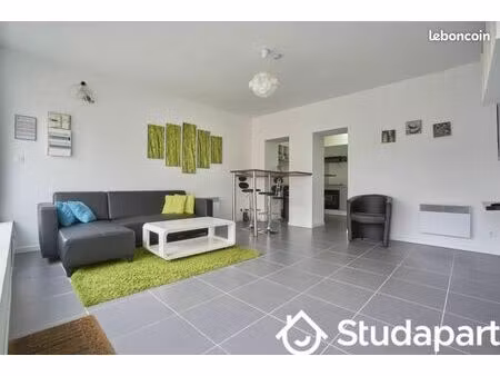 chambre 1 pièce 12 m²