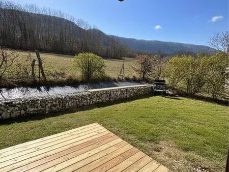 t2 meublé avec grand jardin