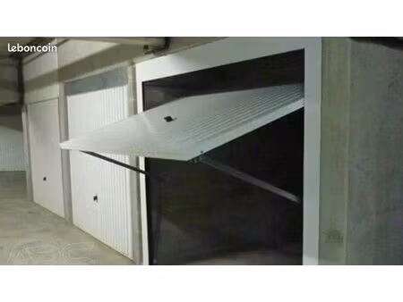 parking/box 1 pièce 12 m²