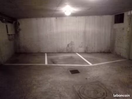 parking 2 roues couvert doublement sécurisé