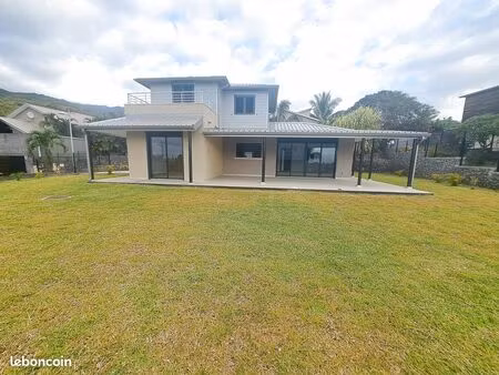 villa 5 pièces 128 m²