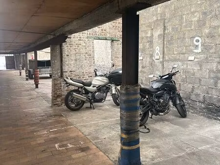 place de parking moto