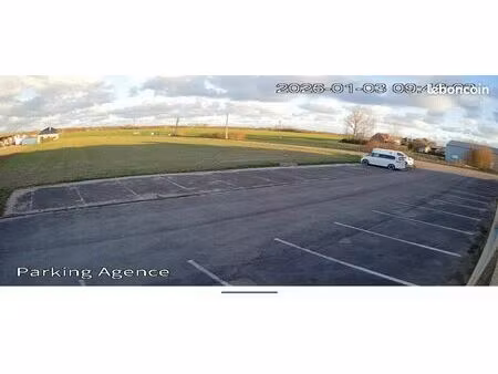 place de parking extérieure sécurisée