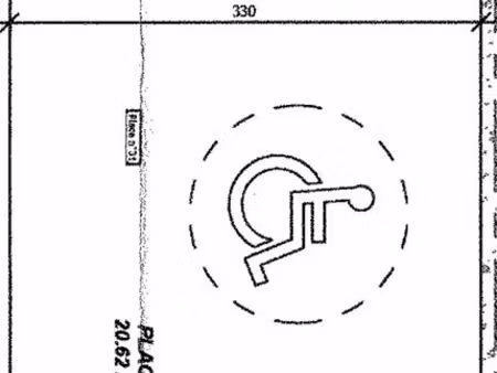 place de parking adaptée pmr en sous-sol  sécurisée par portail et vidéosurveillance