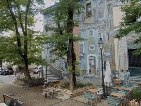 local commercial-murs boutique-quartier prisé méditerranée