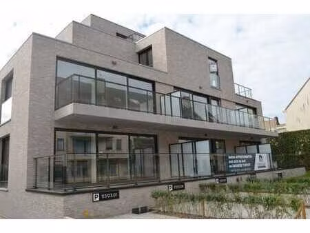 ruim appartement van 112m2 met een terras van 10m2 en garage