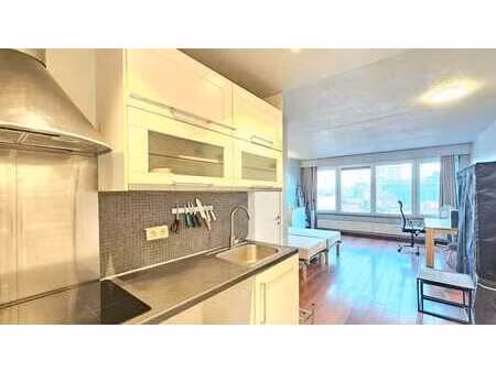 gemeubelde studio aan het centraal station