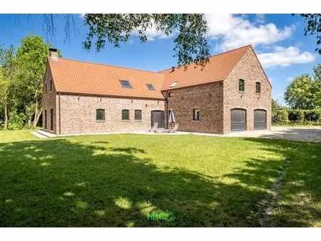 maison de charme sur 5600 m² – une page blanche à créer !