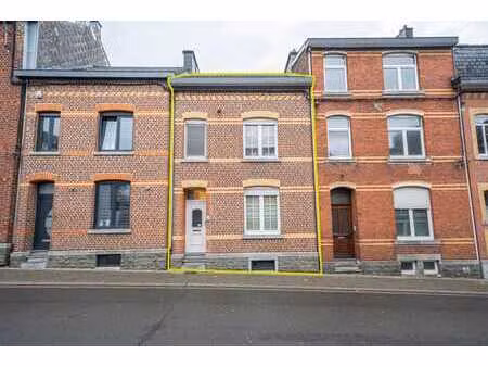 maison 4 chambres rénovée avec jardin  terrasse et caves.