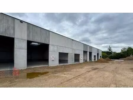 726 m² de nouvelle construction  unité pme à louer le lon...