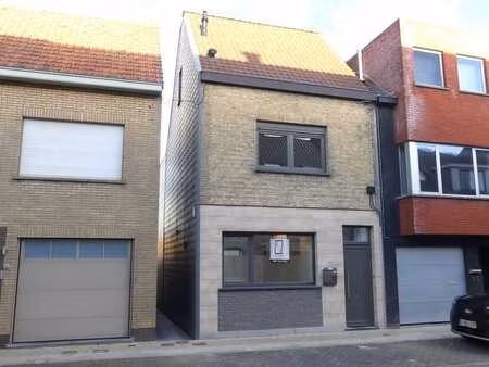 instapklare woning met 3 slaapkamers en tuin in veurne
