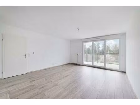 3 pieces avec balcon et parking