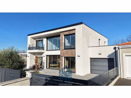 maison individuelle 6 pièces avec balcon  terrasse et garage