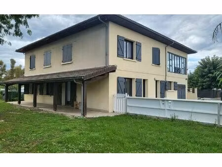 location appartement  m² t-3 à mont-de-marsan  750 €