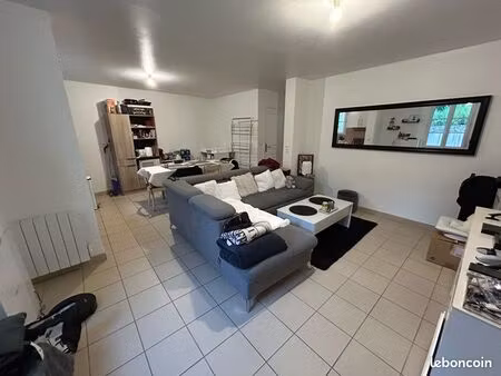 2km pont sainte maxence village classé f2 46m2 590 euro