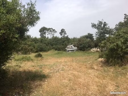 grand terrain stockage ou entrepot