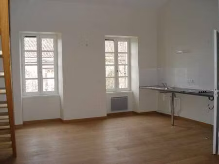 location appartement 4 pièces à fontenay-le-comte (85200) : à louer 4 pièces / 80m² fonten