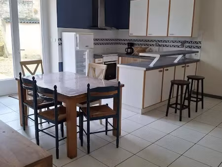location meublée maison 3 pièces 74 m² à sainte-cecile (85110)  640 €