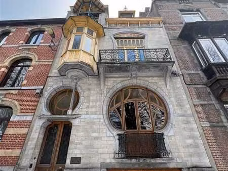magnifique maison art-nouveau en plein centre de tournai.