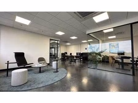 bureaux prêts à l'emploi avec terrasse à louer près de la s