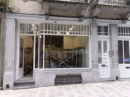 belle surface commerciale en face parc