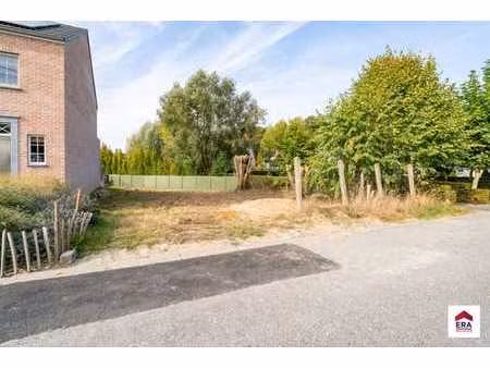 terrain à bâtir pour maison trois façades