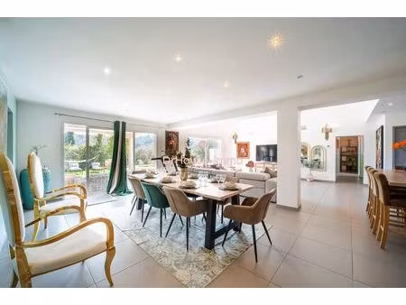 villa contemporaine de 9 pièces  250 m²  piscine