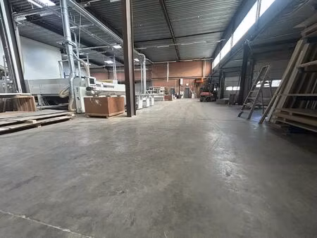 surface industrielle à louer à lot (rbu96014)