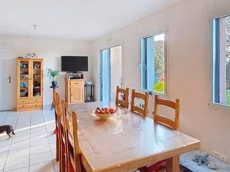 location maison à fougères (35300) : à louer / 76m² fougères