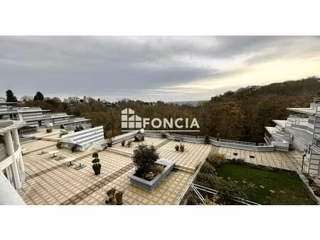 f2 avec balcon dans residence de services pour seniors