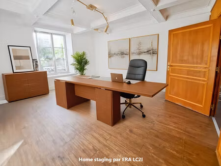 locaux commerciaux / appartement / maison 145 m2
