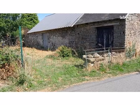 terrain avec longère