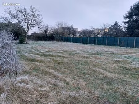 terrain constructible de 1017m2 centre villemandeur