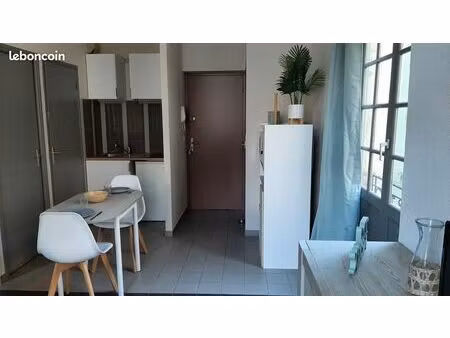 studio lumineux dans bel immeuble proche 14 juil