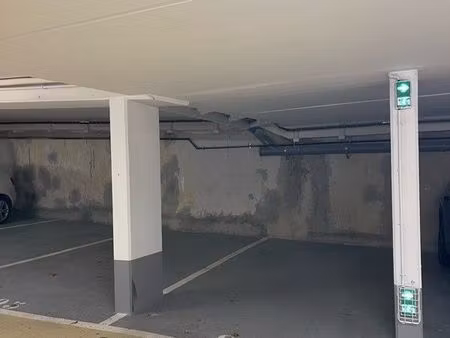 place de parking sécurisée