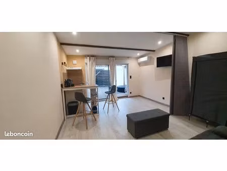 grand studio terrasse et parking privée