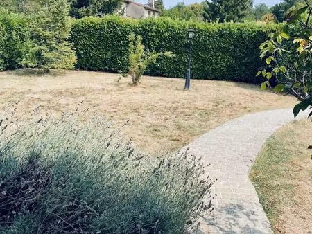 charmante maison avec jardin à louer