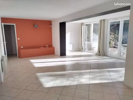 appartement t2/t3 en rez-de-jardin  environnement calme