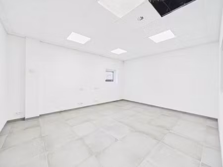 bureaux à louer à zone d'activités nord 79 baillonville (vbd68576)