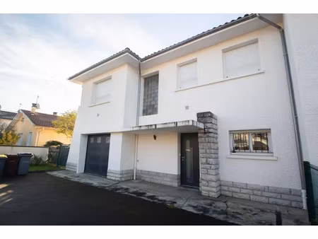location maison 5 pièces 136 m² à pau (64000)  1 375 €