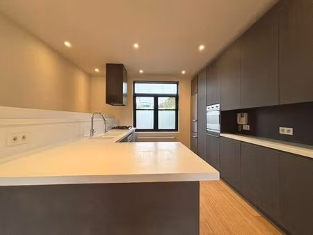 maison à louer avec terrasse et jardin   uccle (vbd68648)